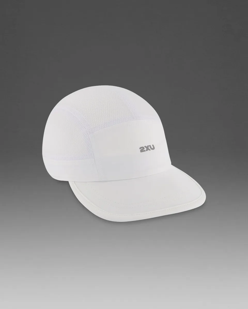 2xu-light-speed-small-cap-da-running-bianca image 1