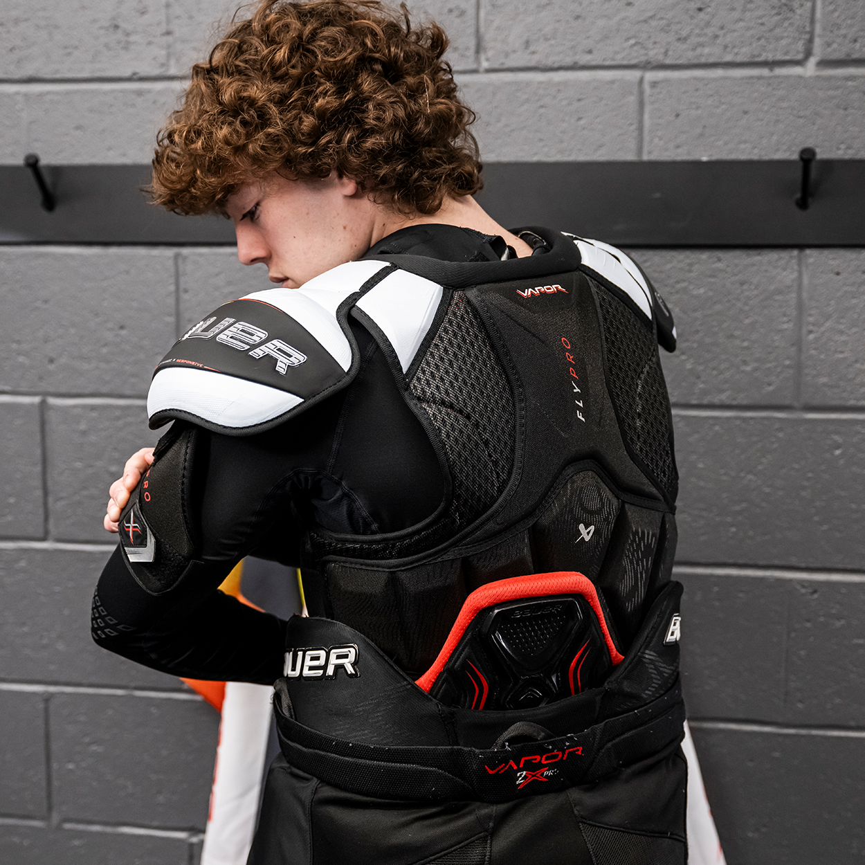 bauer-vapor-flypro-intermediate-pettorina-spallaccio-hockey-ghiaccio image 3