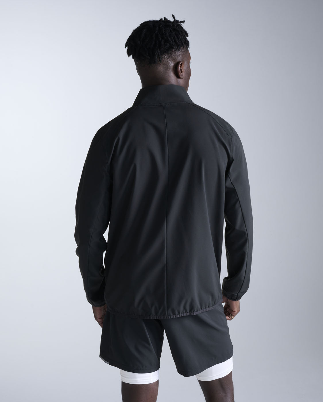 2xu-aero-jacket-giacca-running-uomo-nero image 2