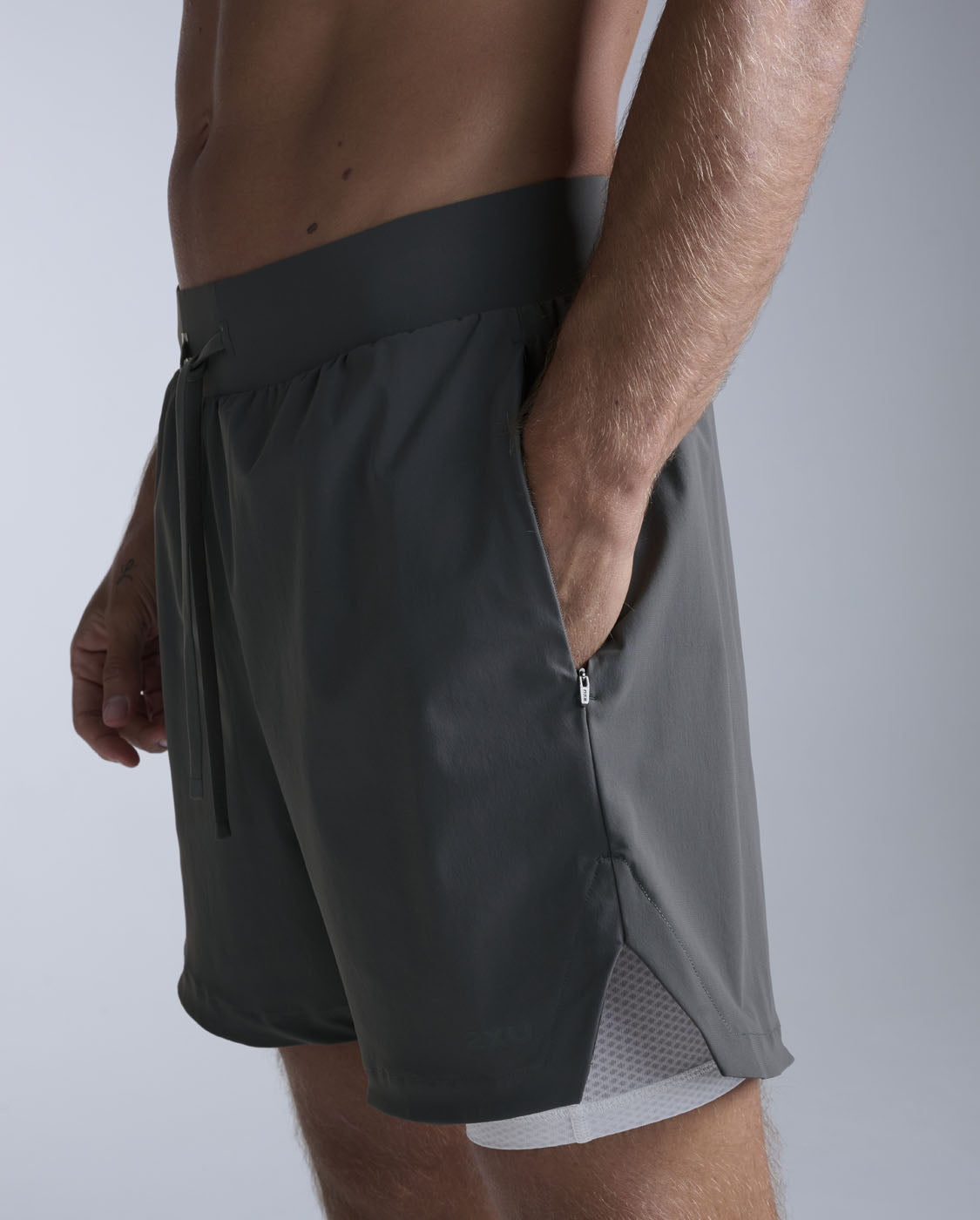 2xu-flex-shorts-2-in-1-5-pollici-training-con-compressione-grigio-scuro image 3
