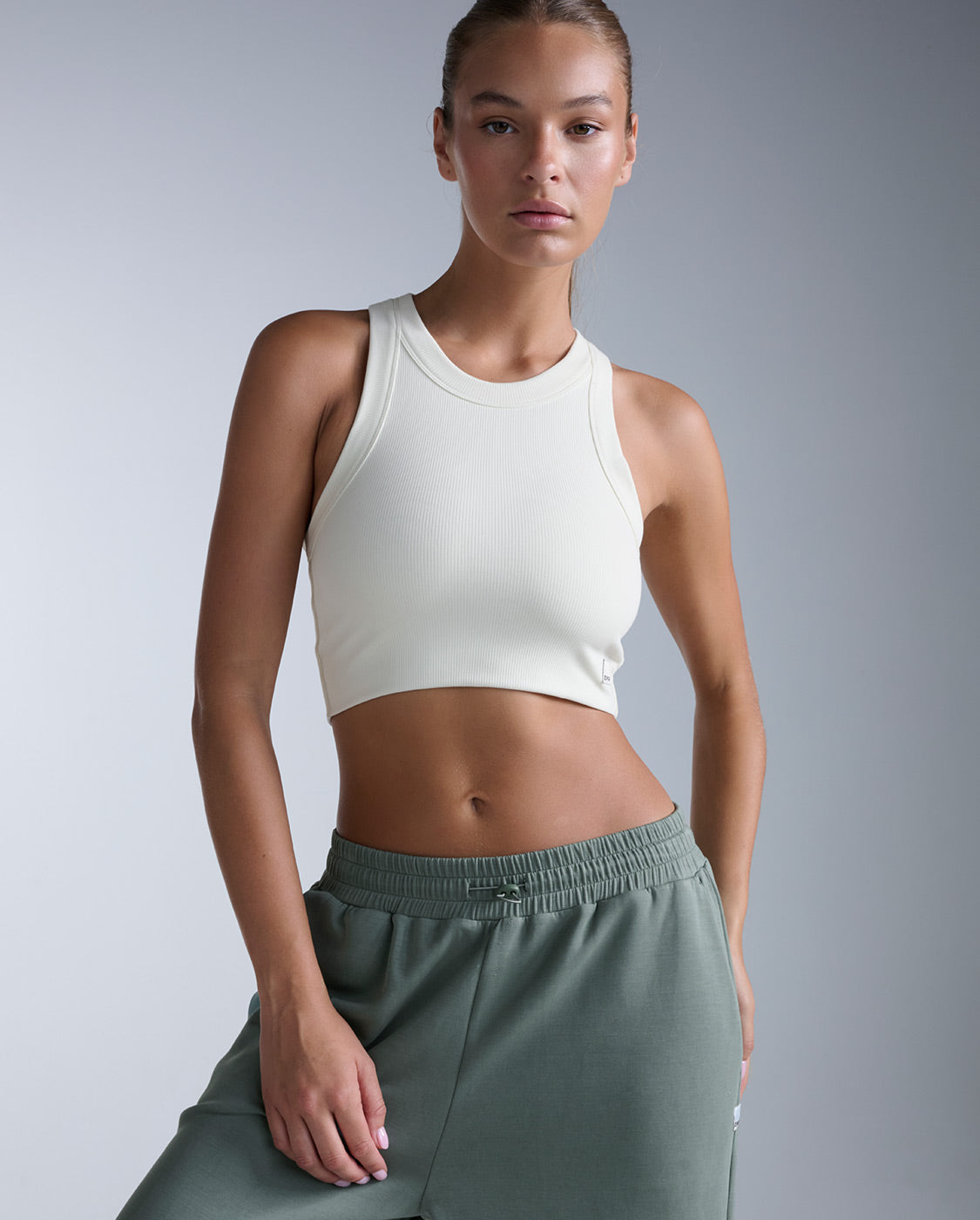 2xu-fluid-tencel-ribbed-crop-tank-top-crop-beige image 1