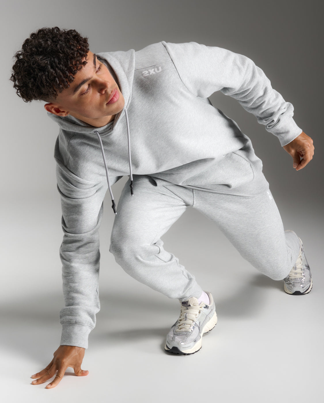2xu-aspire-pullover-hoodie-uomo-grigio-felpa-cappuccio image 5