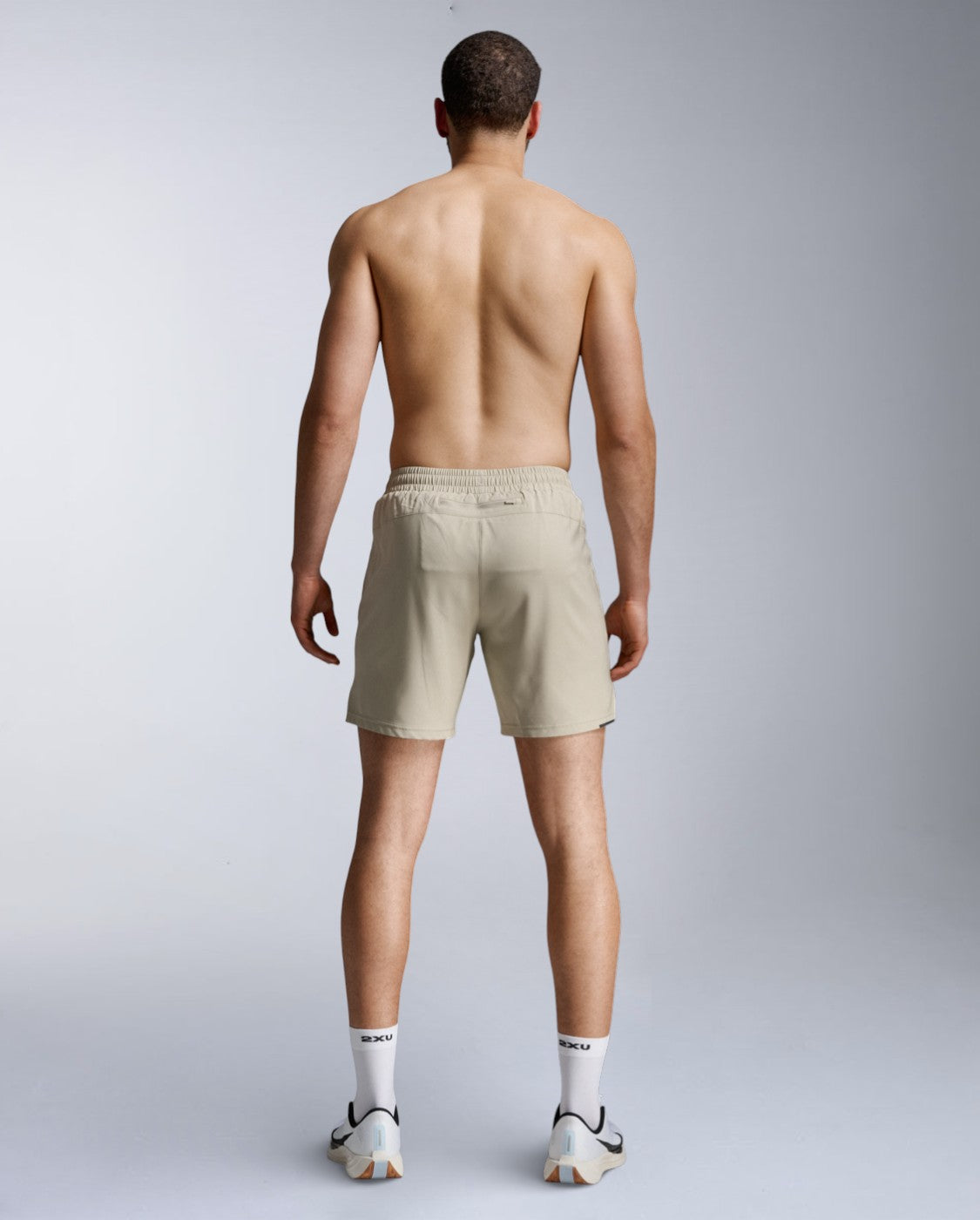 2xu-aero-7-inch-shorts-da-running-uomo-beige image 8