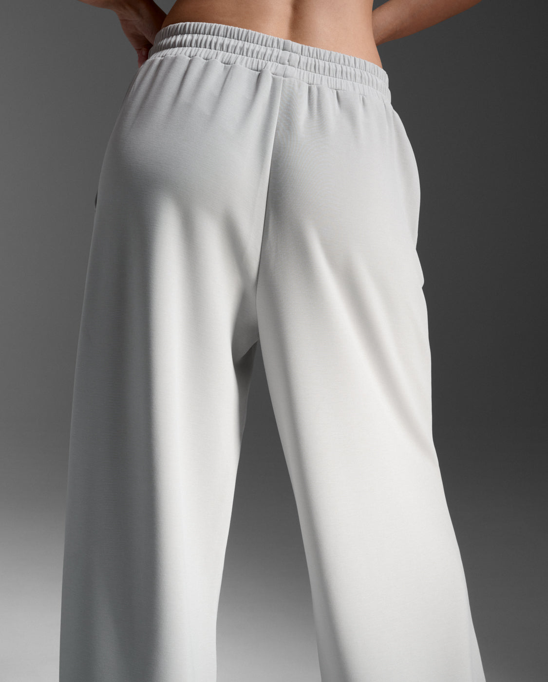 2xu-wonderluxe-sand-washed-wide-leg-pants-grigio-pantaloni-gamba-larga image 7
