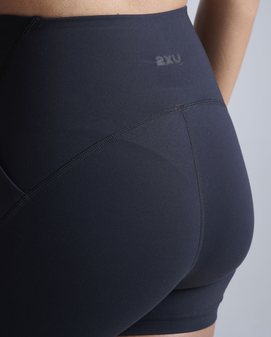 2xu-flex-hi-rise-compression-4-inch-short-shorts-compressione-donna-neri image 4