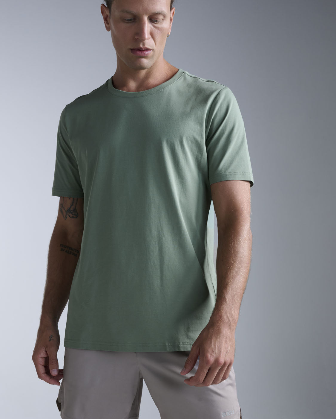2xu-motion-cotton-flex-tee-t-shirt-training-verde image 3