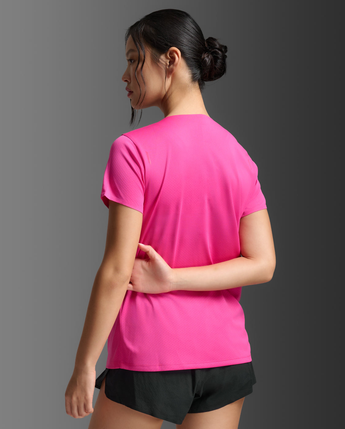2xu-light-speed-tech-tee-donna-maglia-running-rosa image 2