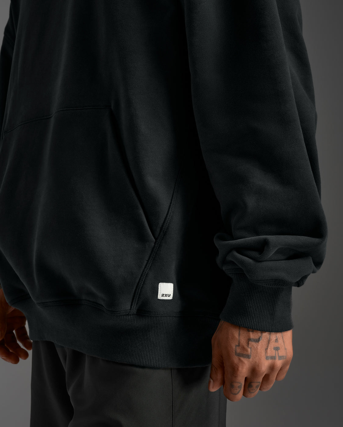 2xu-ez-oversized-organic-cotton-hoodie-felpa-con-cappuccio-nera-oversize image 5