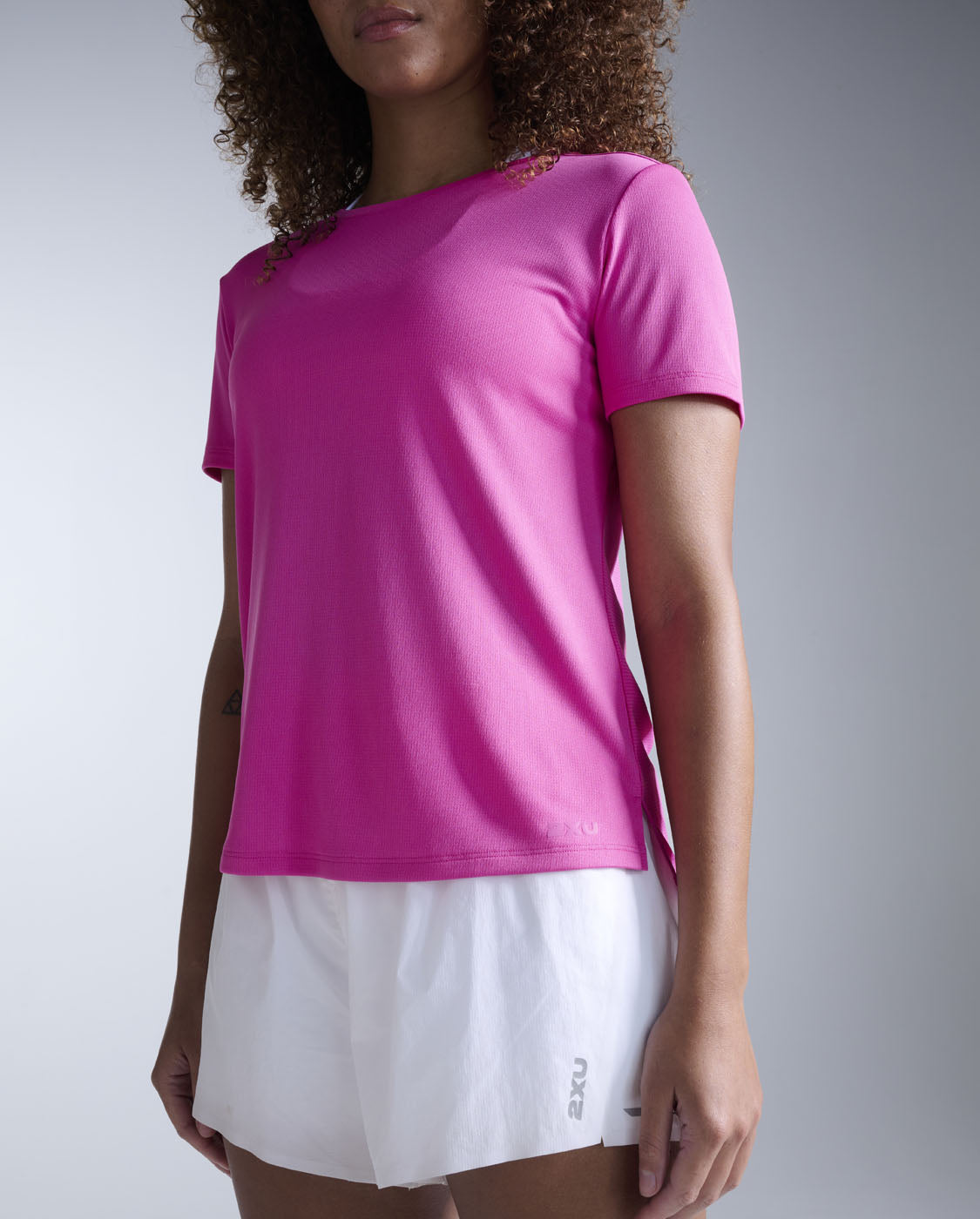 2xu-aero-tee-t-shirt-running-traspirante image 3