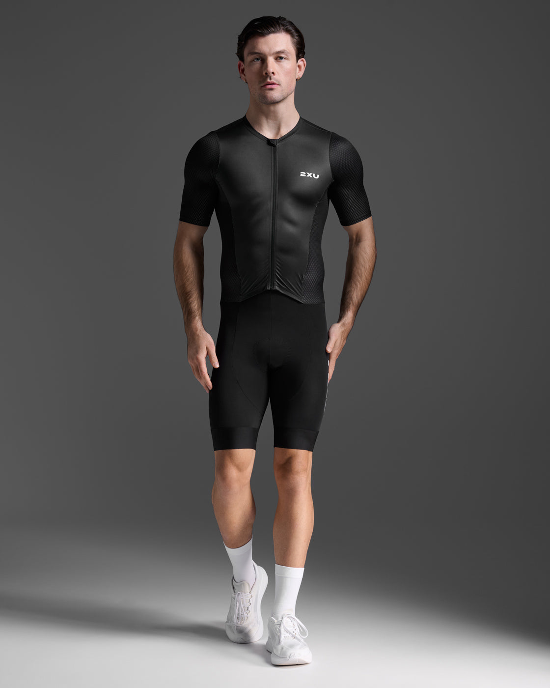 2xu-aero-hex-sleeved-trisuit-tuta-triathlon-uomo-donna-nera image 2