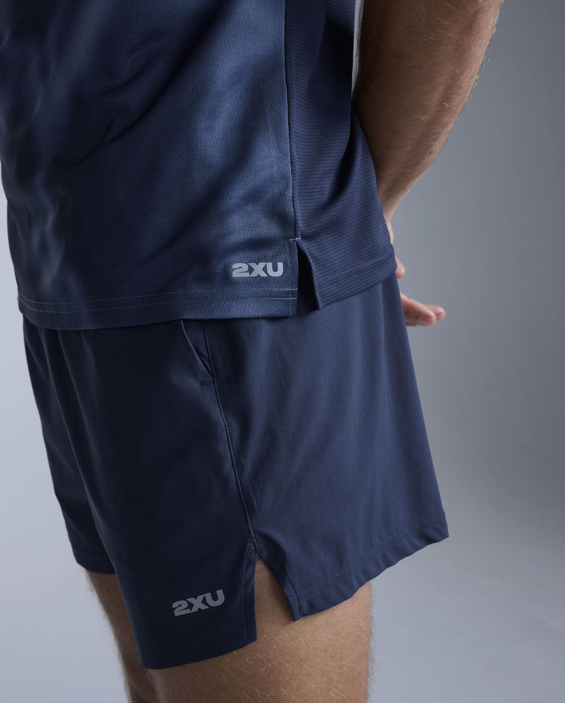 2xu-aero-tee-maglia-running-uomo-blu image 5