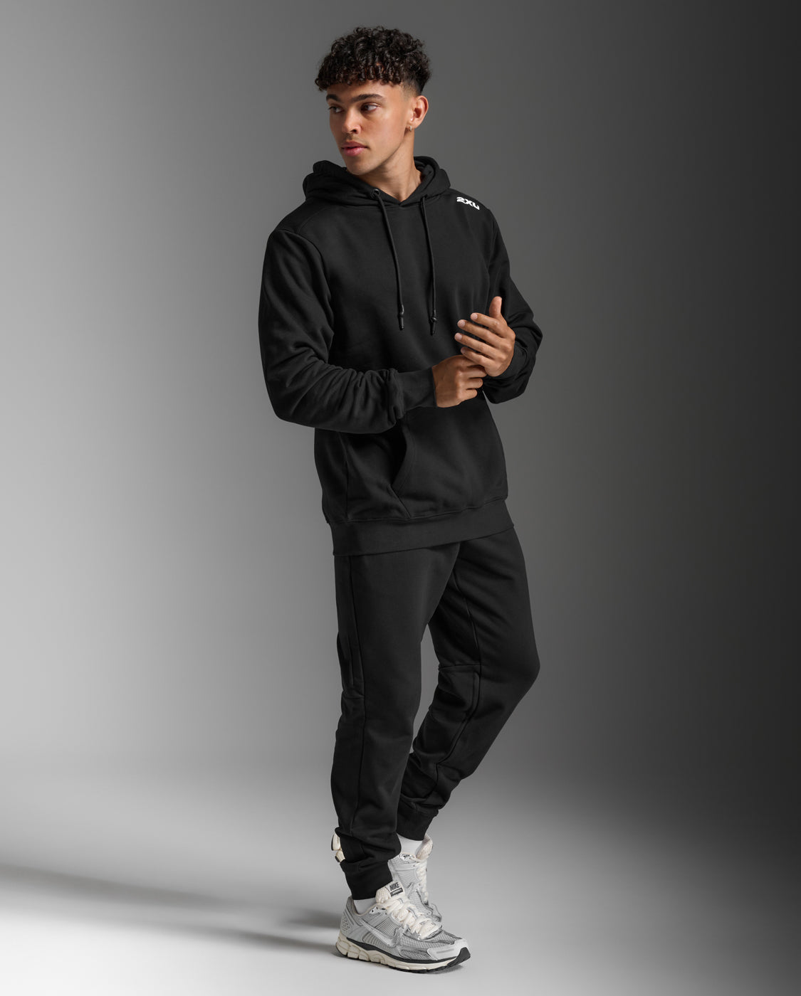 2xu-aspire-pullover-hoodie-felpa-uomo-nero image 6