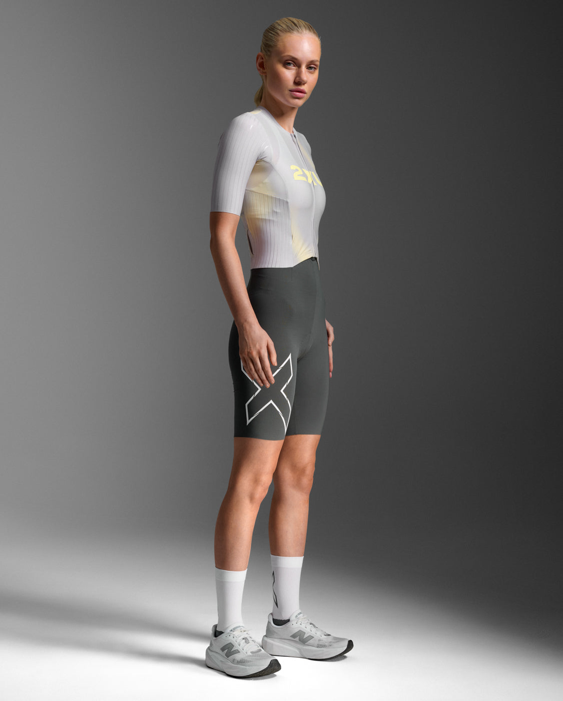 2xu-light-speed-react-sleeved-trisuit-muta-triathlon-grigio-giallo image 3