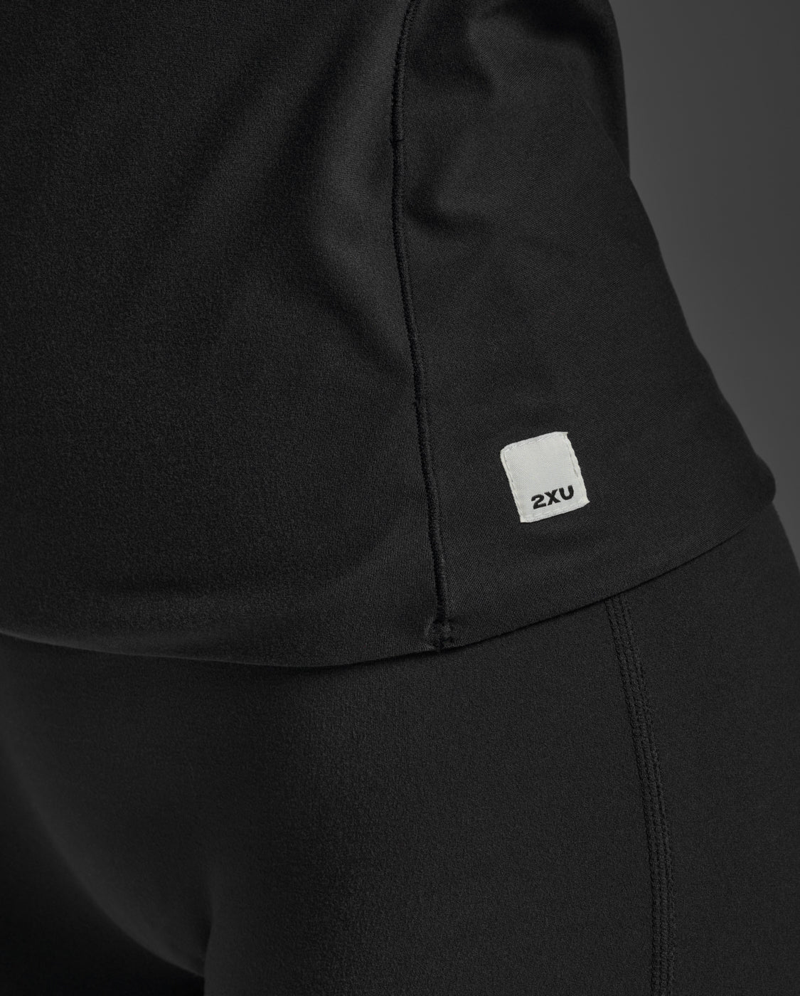 2xu-wonderluxe-fitted-tee-donna-nero-body-skimming image 7