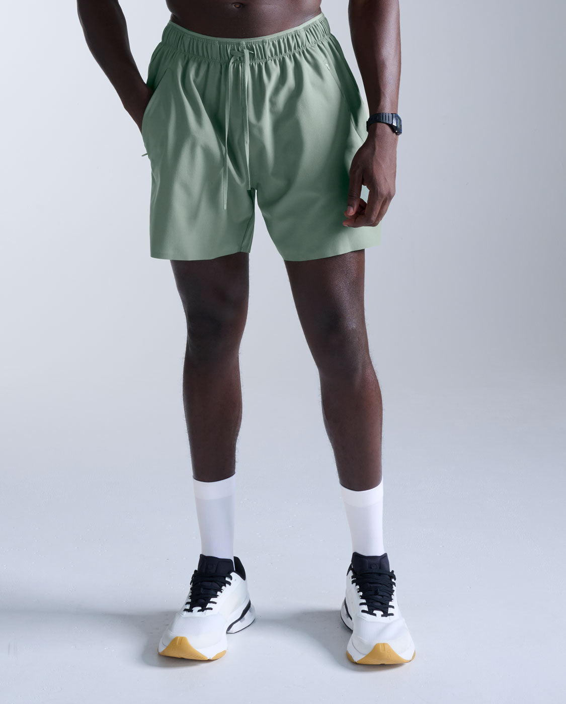 2xu-motion-5-inch-unlined-shorts-uomo-verde-salvia image 1