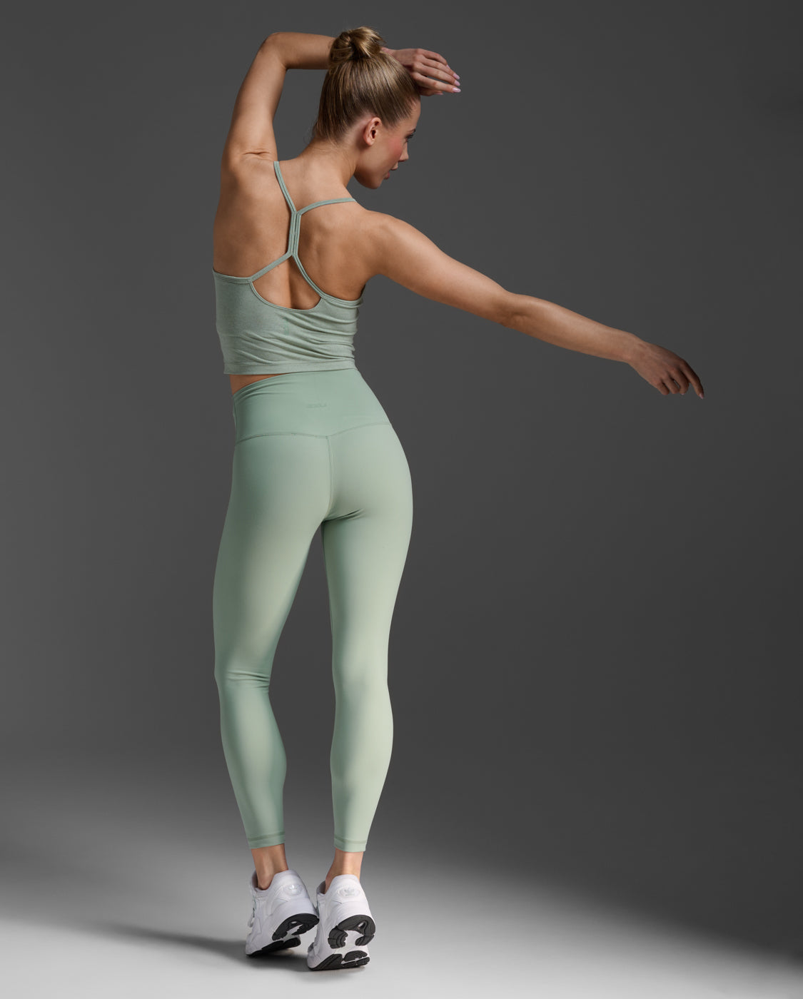 2xu-flex-crop-tank-donna-verde-salvia image 4