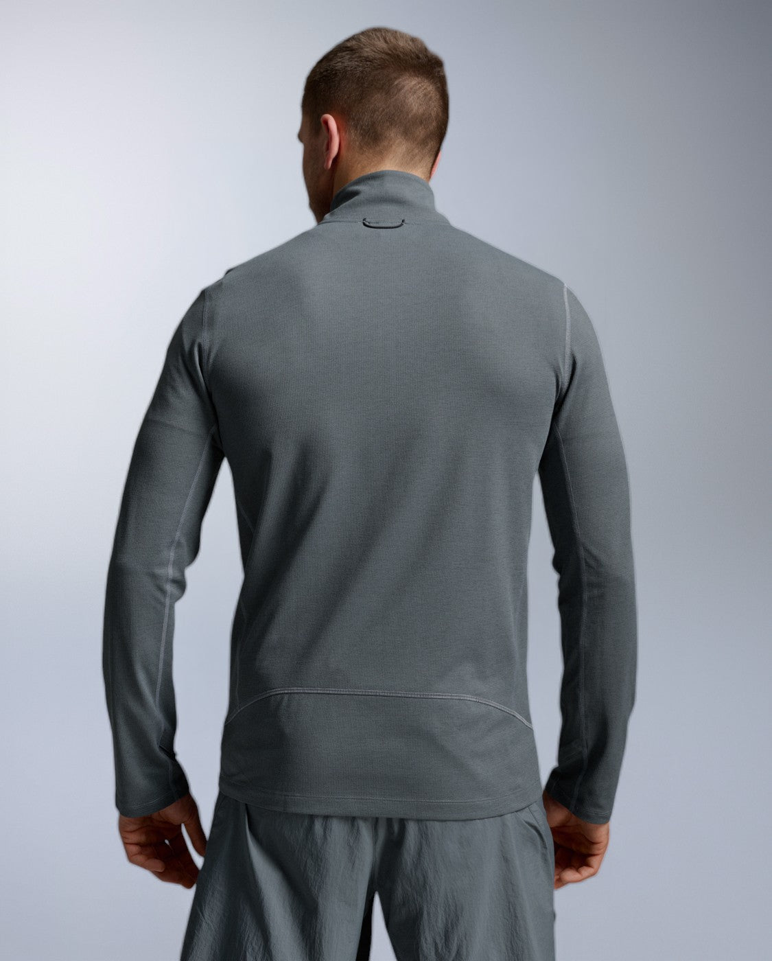 2xu-aero-trail-1-2-zip-maglia-running-uomo-grigia-manica-lunga image 7
