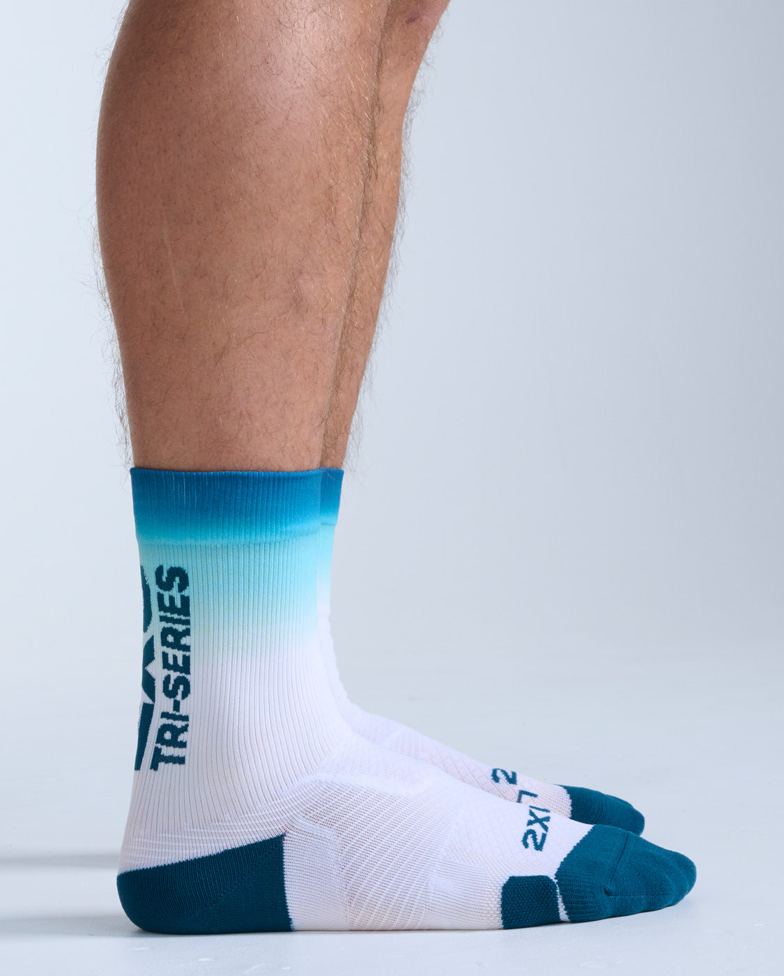 2xu-vectr-light-cushion-crew-socks-calze-running-3 image 2