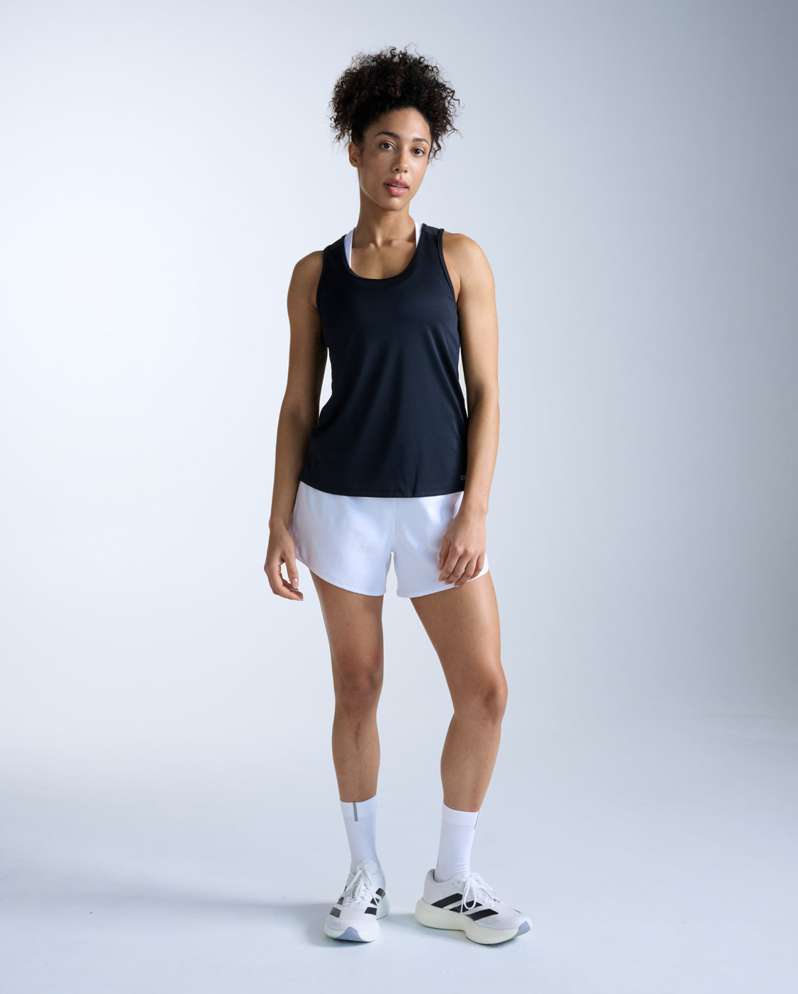 2xu-aero-singlet-canotta-running-donna-slim-nera image 6