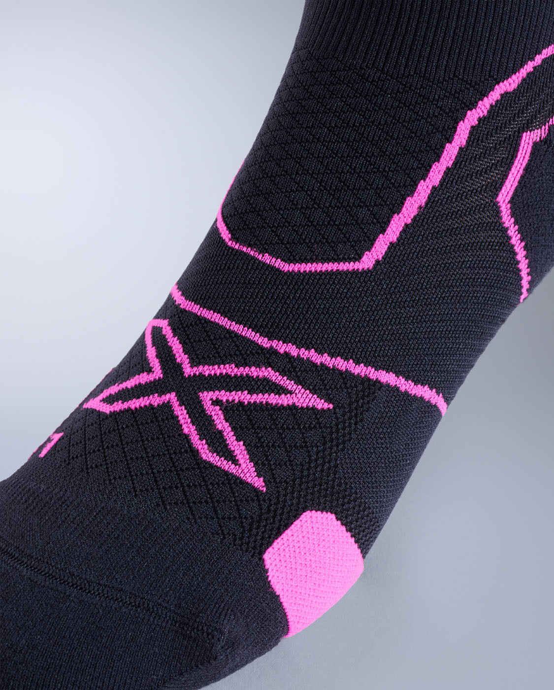 2xu-vectr-cushion-crew-socks-da-running-nero-fucsia image 3