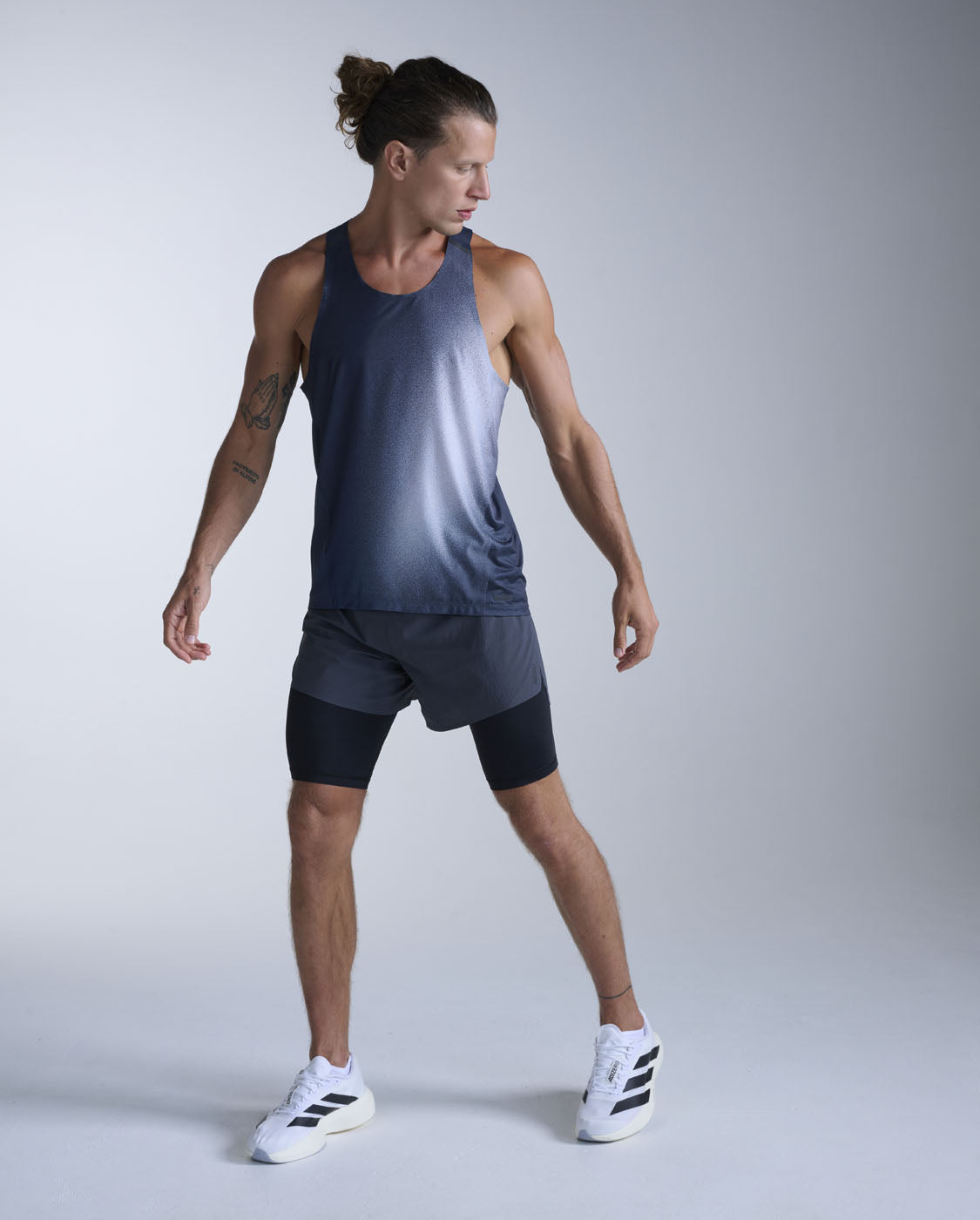 2xu-light-speed-react-singlet-uomo-slim-canotta-running image 2