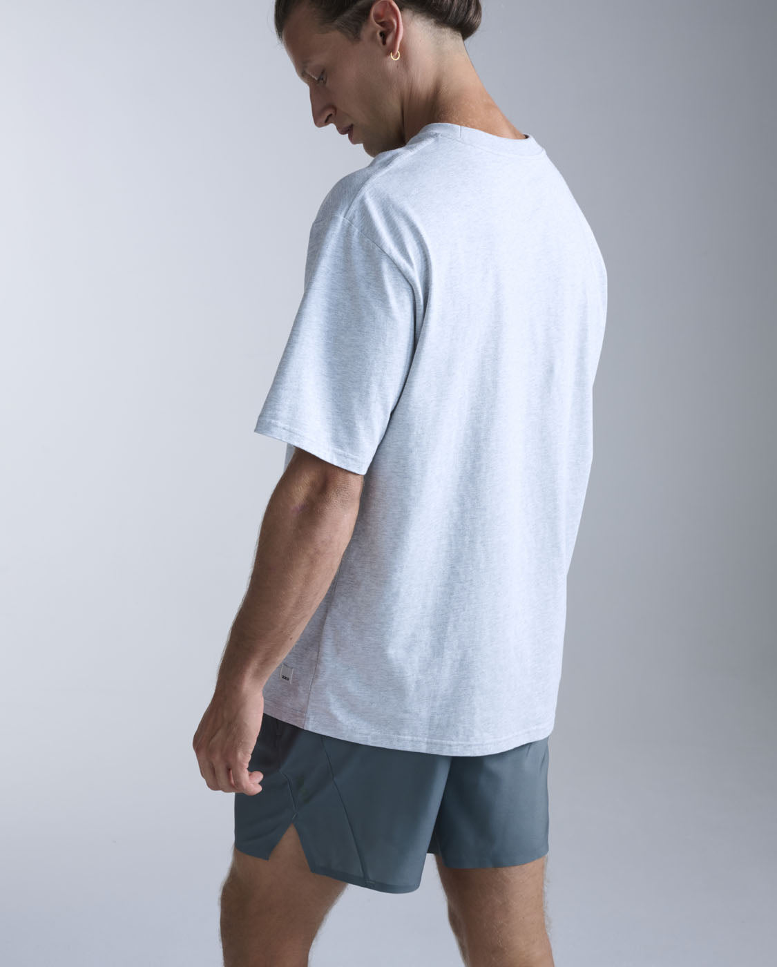 2xu-ez-oversized-organic-cotton-tee-t-shirt-unisex-grigio image 2