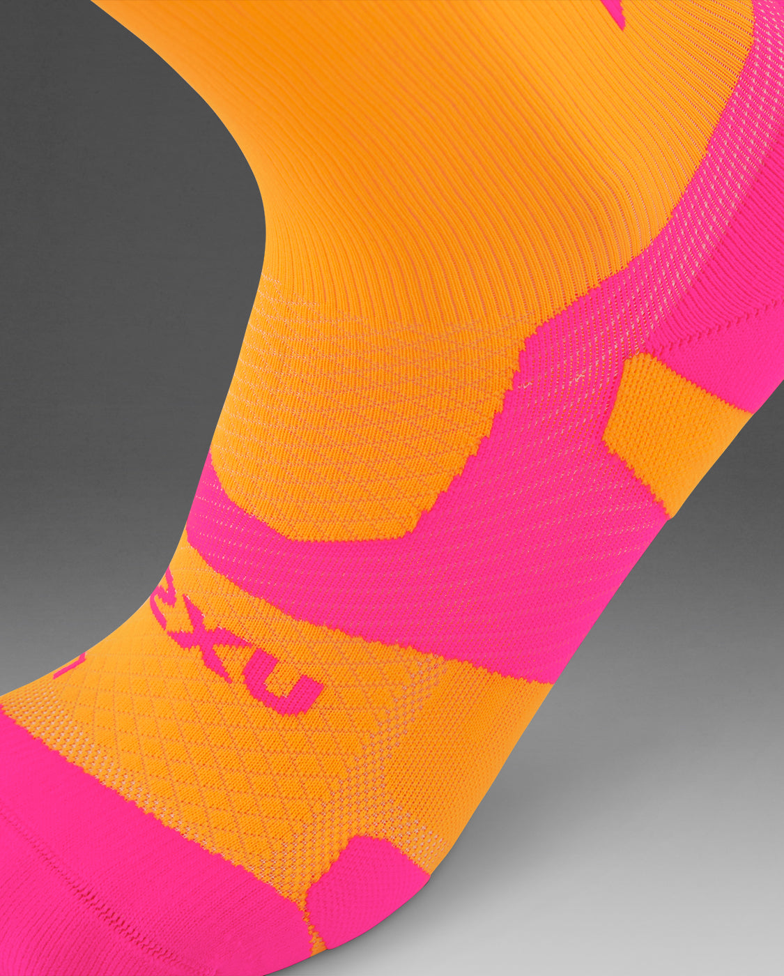 2xu-vectr-light-cushion-crew-socks-da-running-arancione-rosa image 2