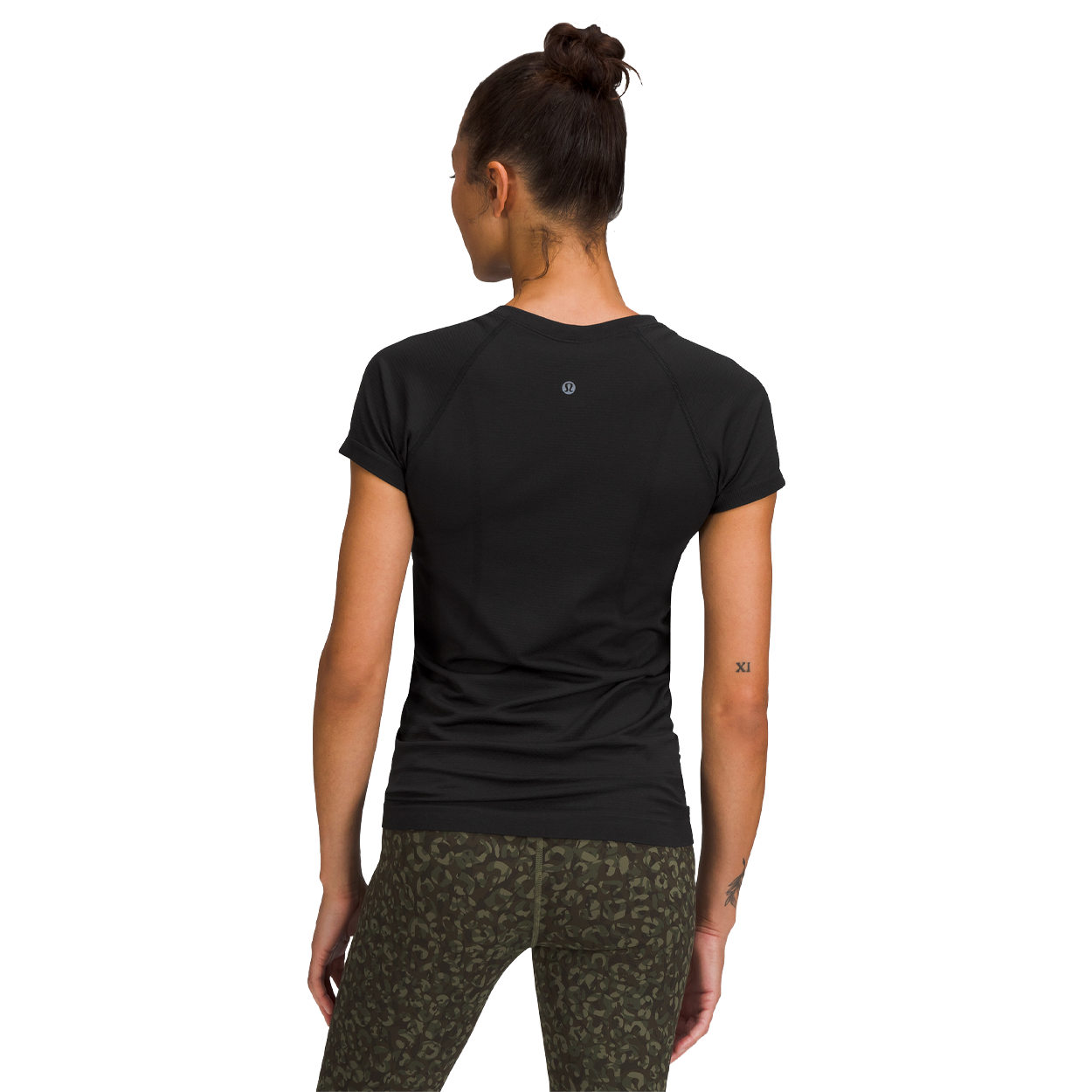 bauer-x-lululemon-swiftly-tech-t-shirt-manica-corta-donna image 2