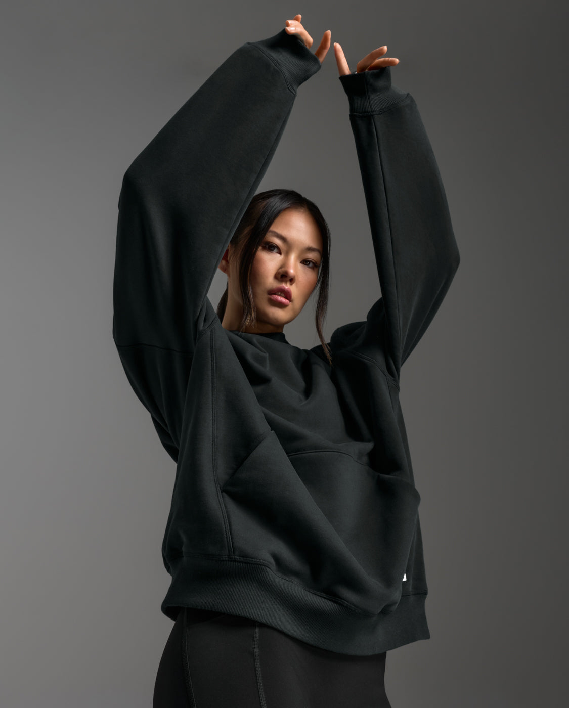2xu-ez-oversized-organic-cotton-hoodie-felpa-con-cappuccio-nera-oversize image 3