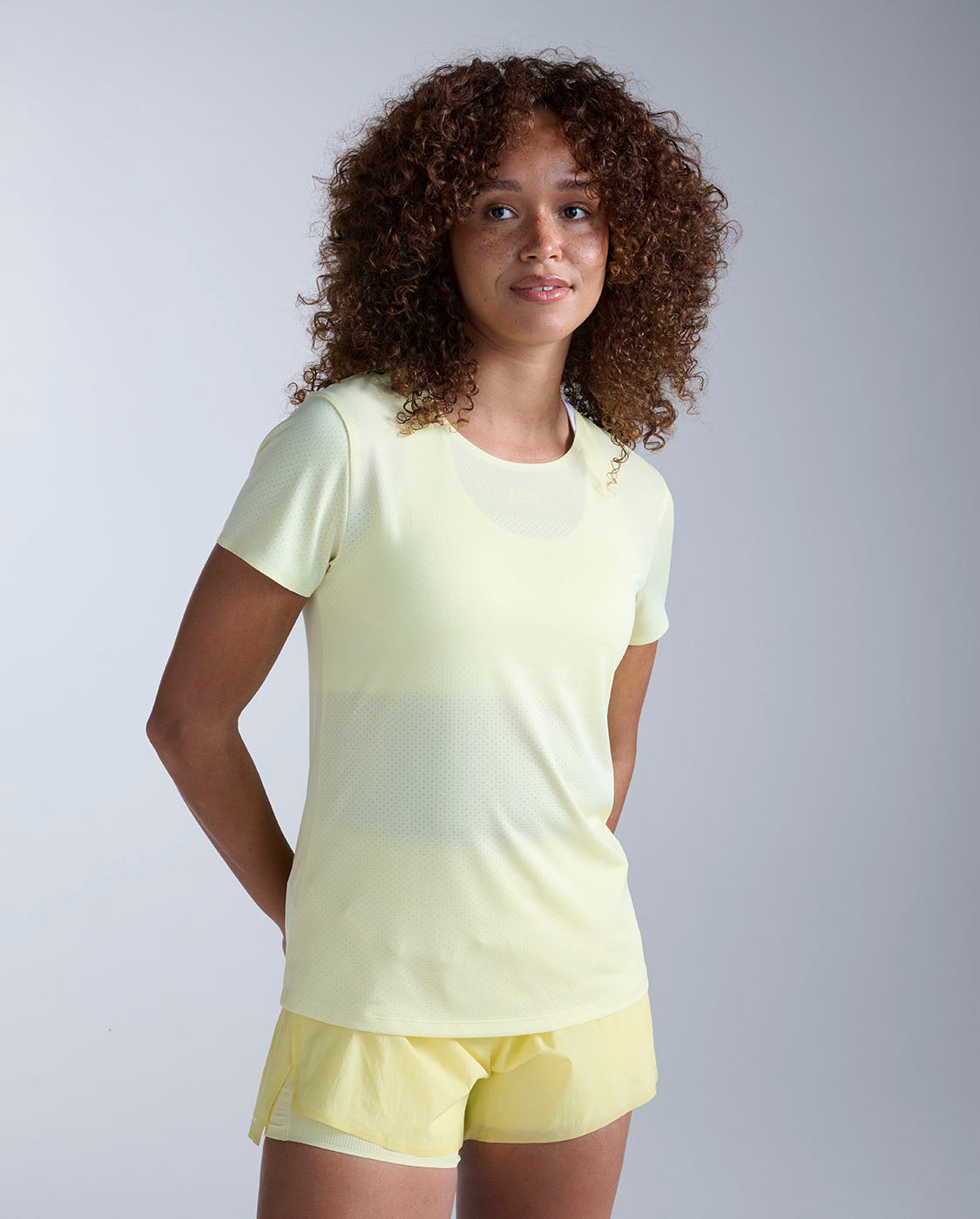2xu-light-speed-tech-tee-maglia-running-gialla image 1