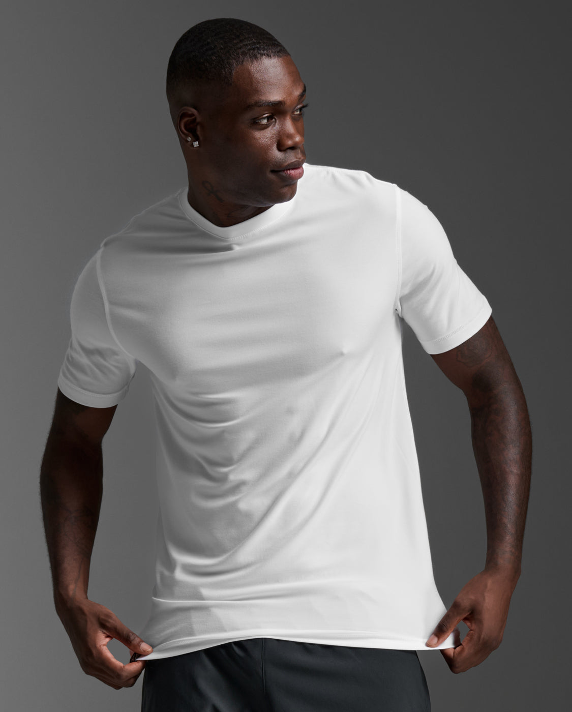 2xu-signature-tee-t-shirt-training-unisex-bianca image 2