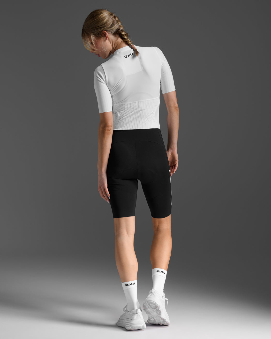2xu-light-speed-react-sleeved-trisuit-nero-bianco image 3