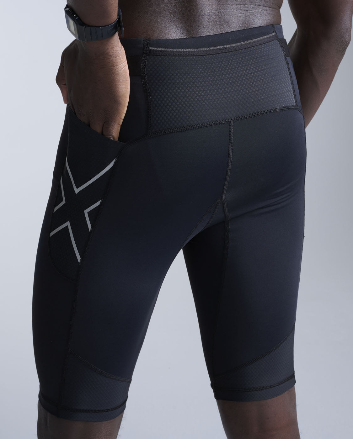 2xu-aero-mesh-compression-shorts-running-nero image 4