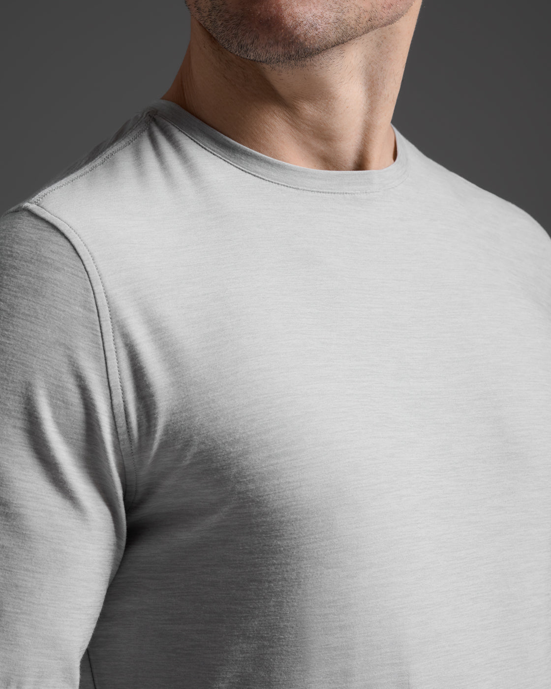 2xu-signature-uomo-t-shirt-manica-lunga-grigia image 7