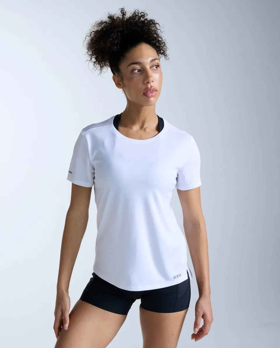 2xu-aero-tee-mesh-best-seller image 1