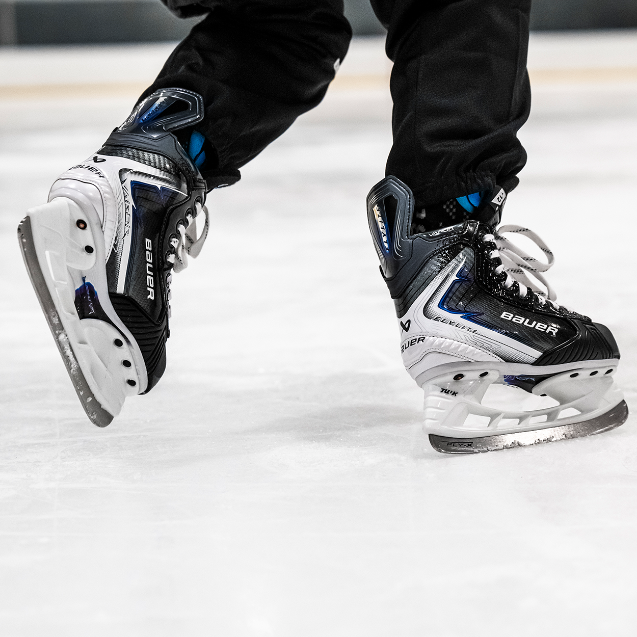 bauer-vapor-flylite-pattino-ghiaccio-youth image 6