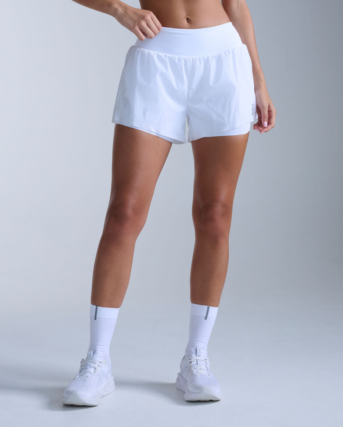 2xu-aero-hi-rise-2-in-1-3-inch-shorts-donna-short-doppio-bianchi image 1