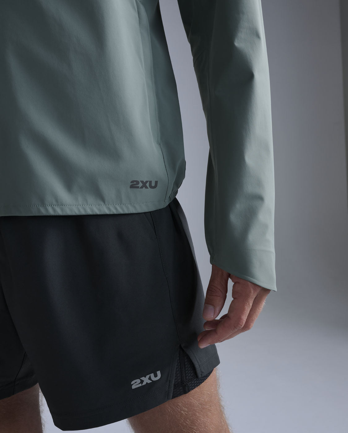2xu-ignition-shield-uomo-giacca-impermeabile-running-verde image 7