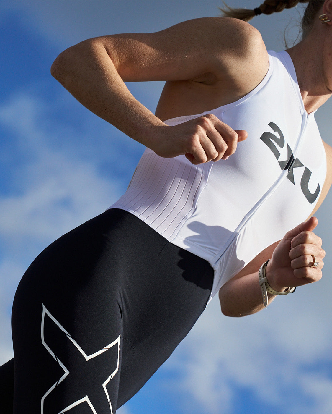 2xu-light-speed-react-trisuit-muta-triathlon-aero-compressione-nero-bianco image 2