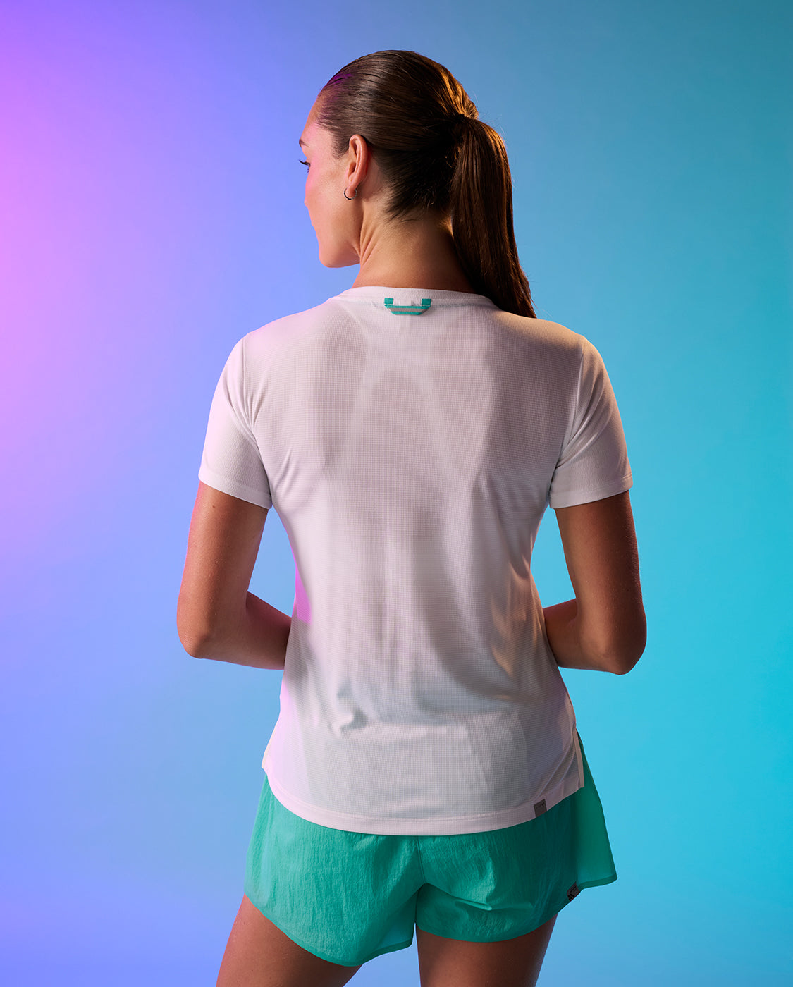 2xu-aero-tee-donna-maglia-running-slim-bianca image 2