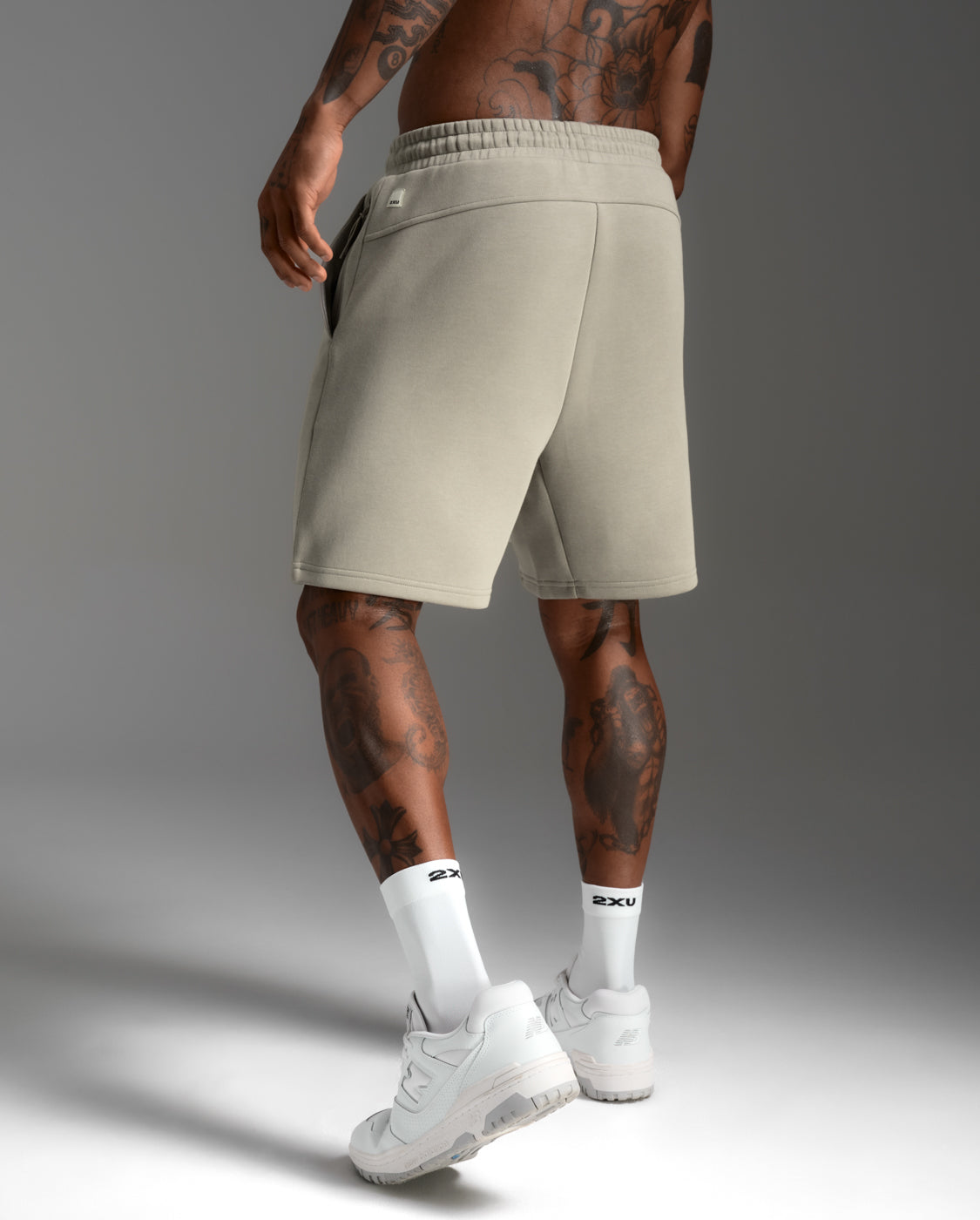 2xu-commute-smooth-spacer-shorts-shorts-beige-unisex image 1