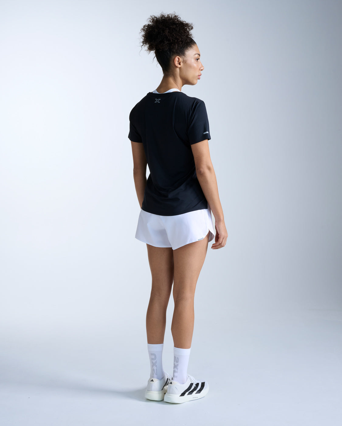 2xu-aero-tee-t-shirt-running-uomo image 7
