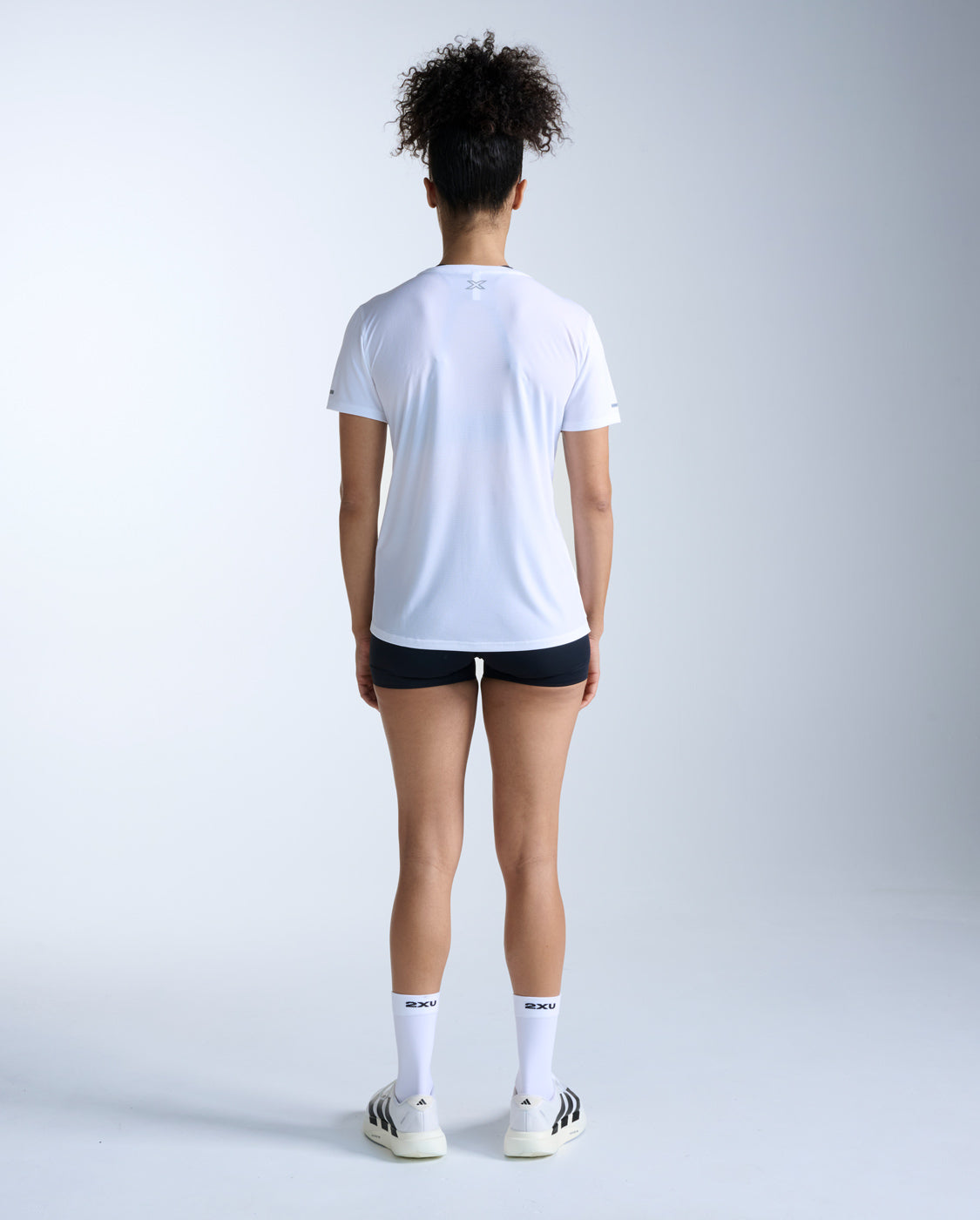 2xu-aero-tee-mesh-best-seller image 6