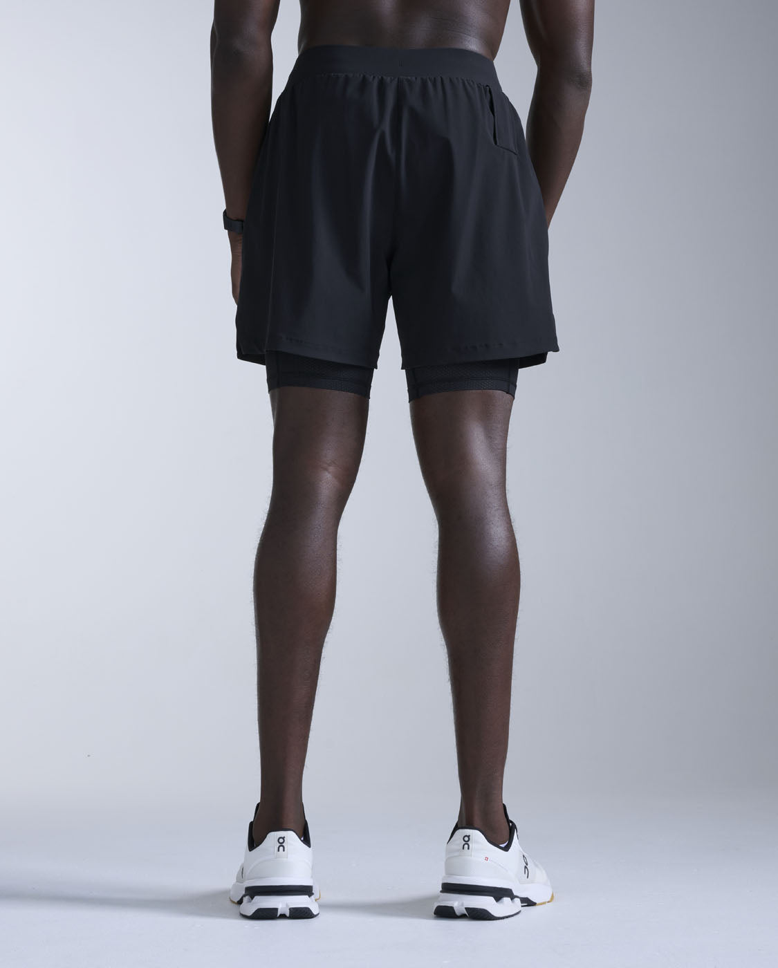 2xu-flex-2-in-1-5-inch-shorts-pantaloncini-training-uomo-nero image 2