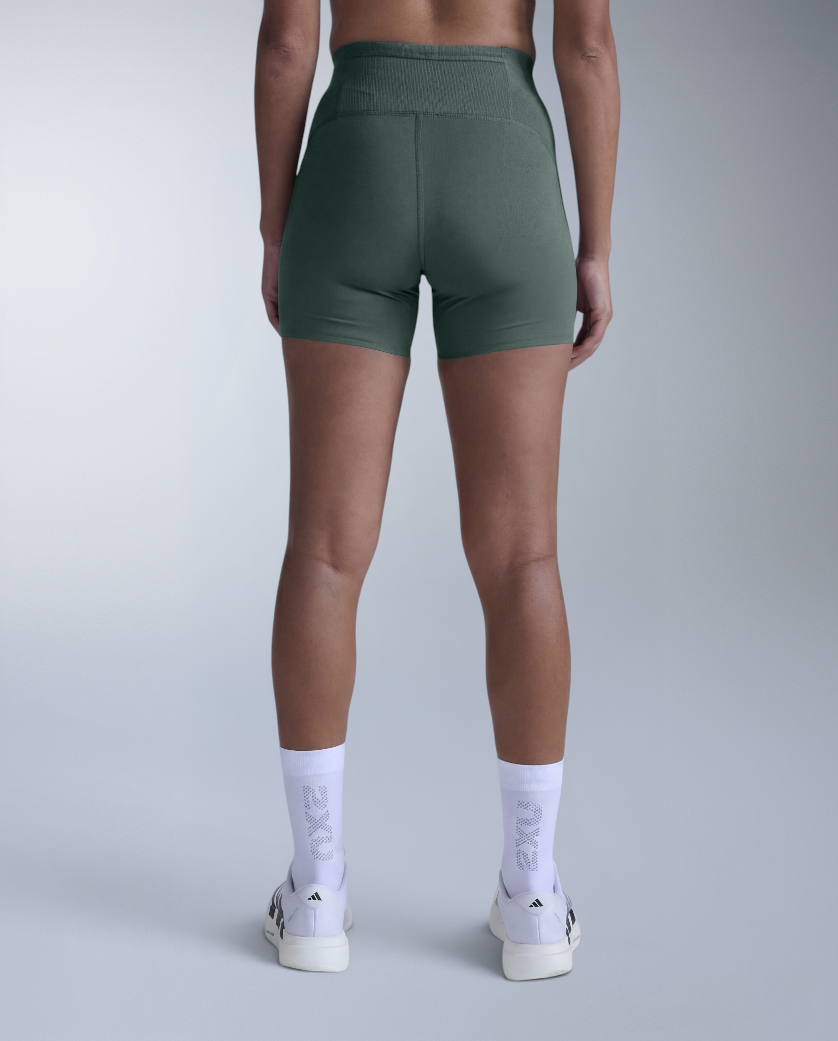 2xu-aero-mesh-hi-rise-shorts-compressione-4-verde image 3