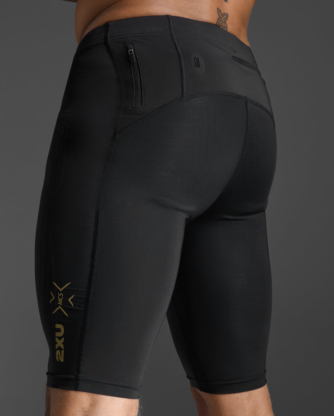 2xu-light-speed-compression-shorts-shorts-running-uomo image 6