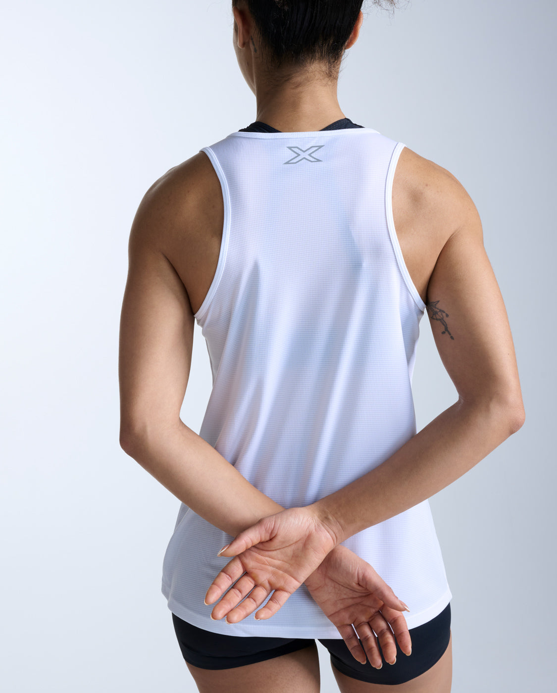 2xu-aero-singlet-canotta-running-donna-bianco image 3
