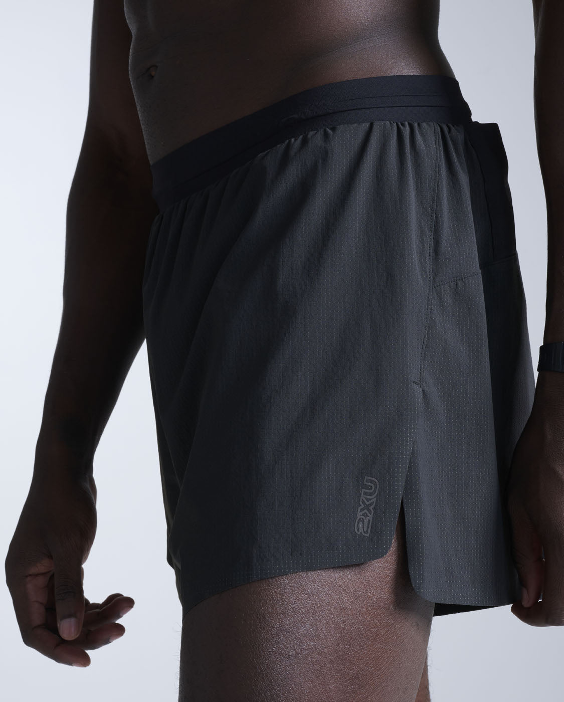 2xu-light-speed-stash-5-shorts-da-running-uomo-nero image 4