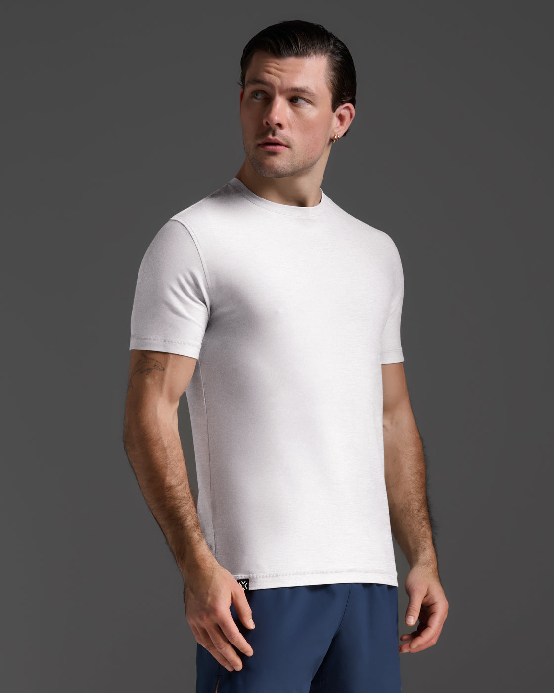 2xu-signature-tee-bianca image 4