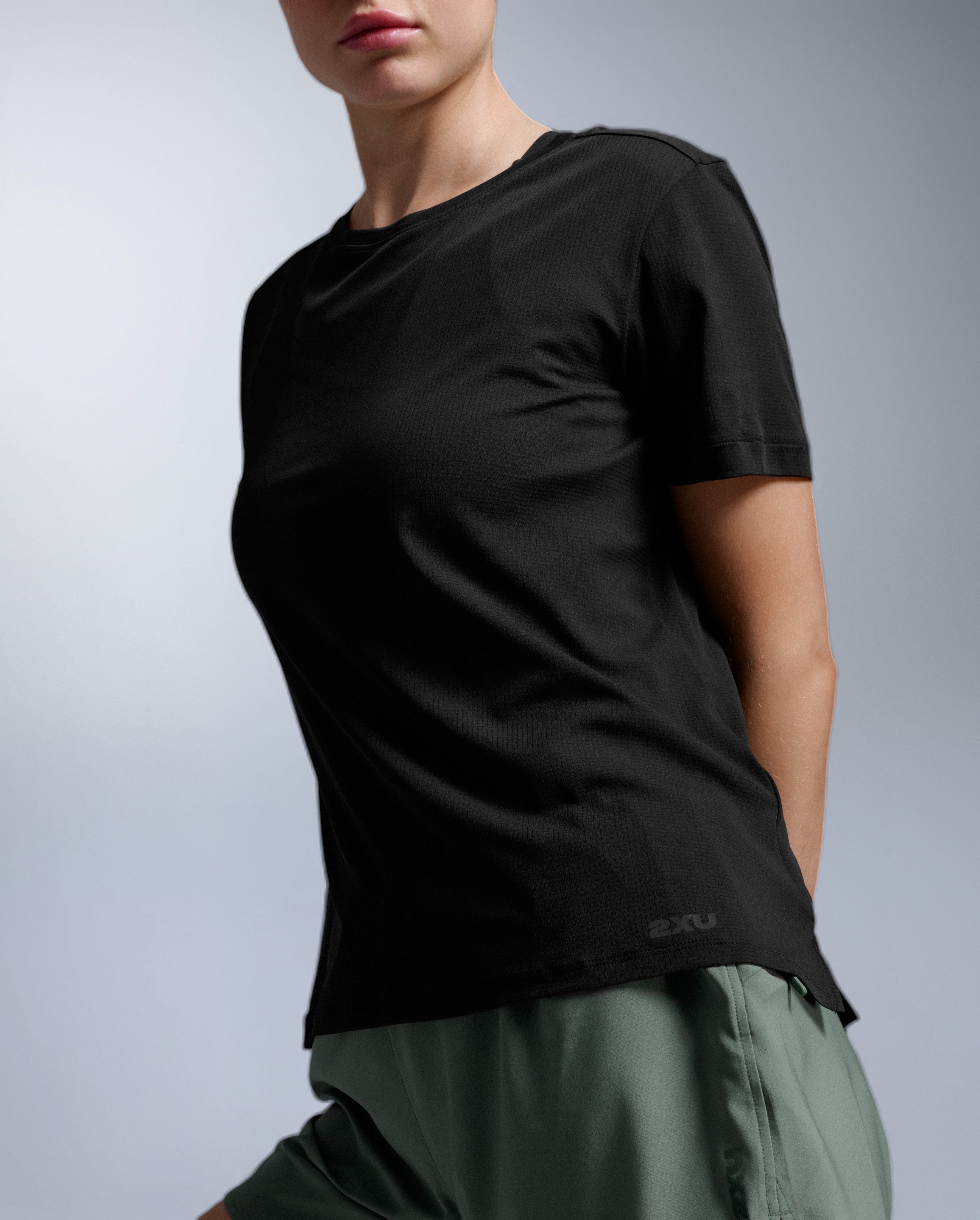 2xu-aero-trail-tee-donna-maglia-trail-nera-upf-50 image 2